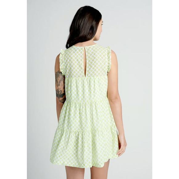 MODCLOTH Day Tripping in Eyelet Flower Fields Trapeze Dress Babydoll M NWT - Picture 2 of 5